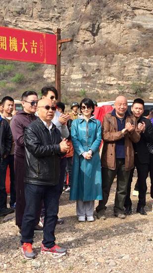 李芯逸《来势凶猛》 冷艳厂花穿越变身女飞贼