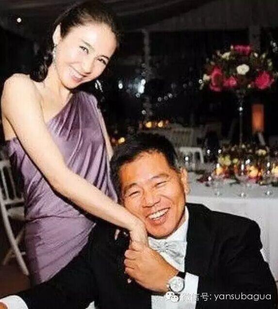 44岁黎姿搂着康复的弟弟 经过太多苦难还这么美_娱乐_腾讯网