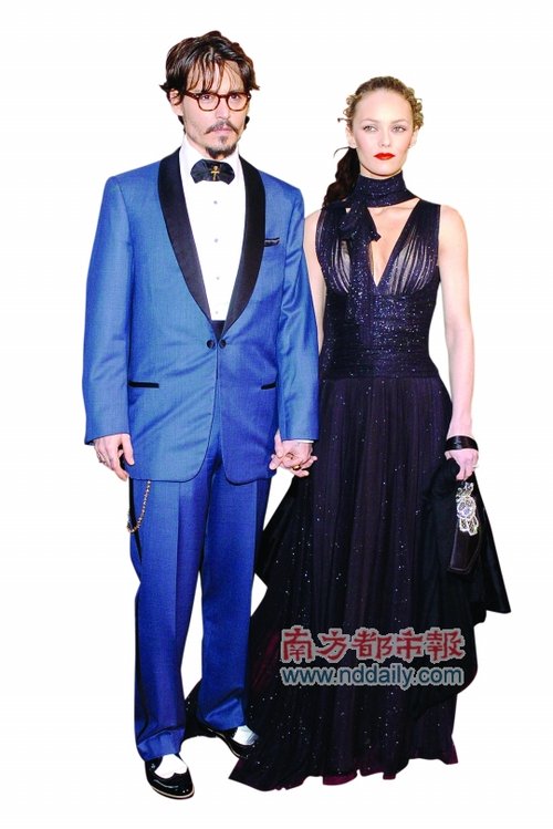 德普与女友结束14年爱情长跑 回归单身汉行列