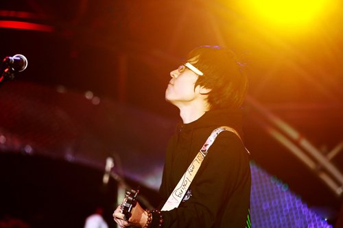 王啸坤十一空降常州穿越爱音乐节 用现场感动