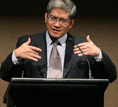 郎咸平怒斥被曝签约做艺人报道:很无聊很无耻
