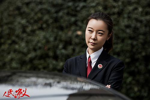 柯蓝《人民的名义》铁面女检 制服上身英姿飒