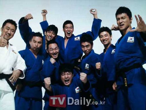 《医生冠军》公开金素妍现场照 着柔道服显专业