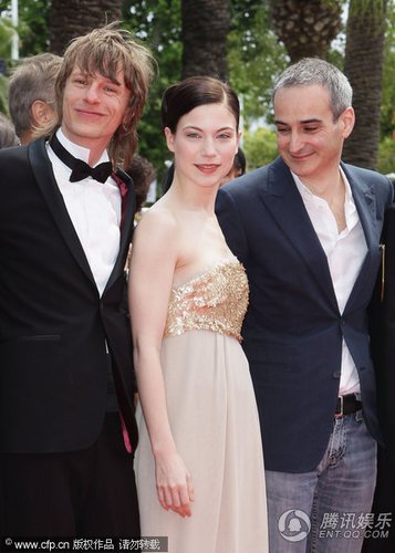 电影《卡洛斯》戛纳首映 导演紧盯女演员美胸