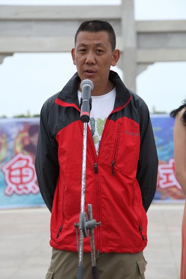 《恋上美人鱼》乳山开机雷穆周梦竹海边激吻