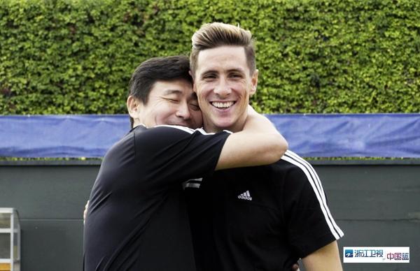 郝海东托雷斯基情四射 中国少年捧起大力神杯