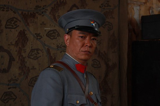 《<em>情仇姐妹</em>》出了警察星探 导演巴赫身份曝光