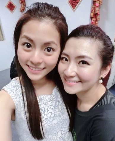 Selina妹妹发文支持姐姐:和你同手同脚走下去