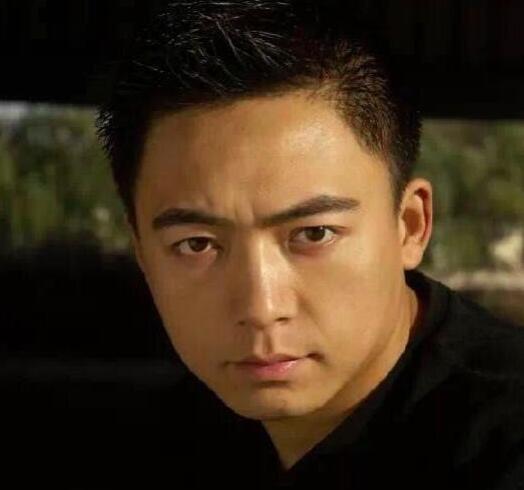 《传奇大掌柜》热播 肖楠讲述小人物传奇故事