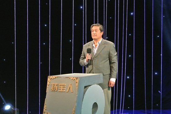 王卫国现身《华夏夺宝 讲述清朝古董古今传奇