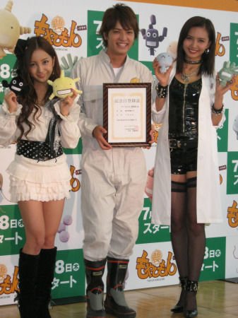 《萌菌物语》发布会 加藤夏希女王装性感出席