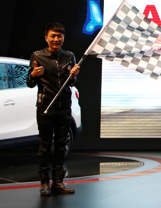 樊凡激情再战 将参加2015年亚太拉力汽车锦标赛