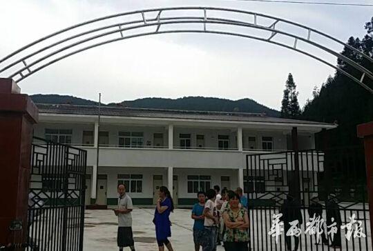 赵本山捐建小学可抗8级震 将于下月开始招生