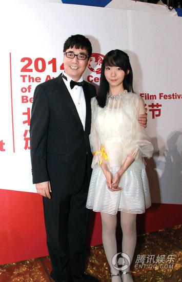 范明携女出席大影节 尽显慈父之爱(图)