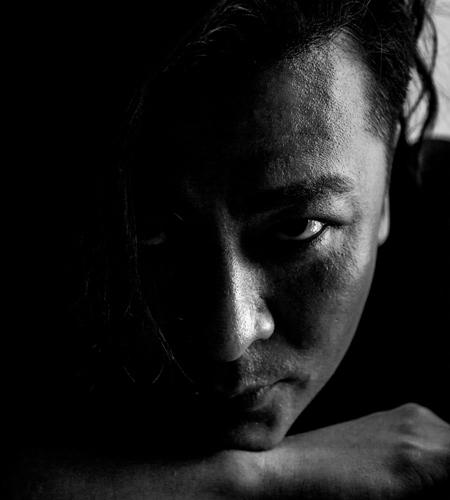 演员于毅 跨界首发专辑 细数光影《戏梦人生》