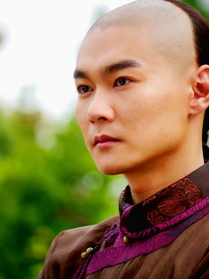 《深宫谍影》邓捷出演泡妞高手 自曝戏外很被动