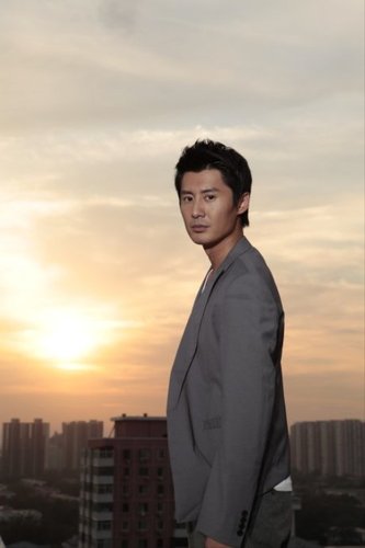 《家仇》东方卫视首播 张帅倾情演绎大男人