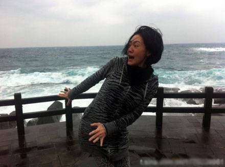 小S照顾生病父 曝与老公女儿亲子温馨照(图)