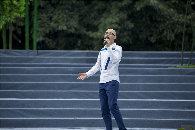 平安献唱雅安心连心慰问演出 歌声治愈引共鸣