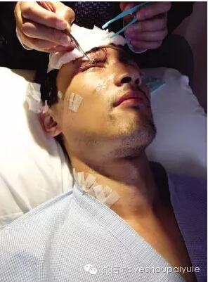 胡歌人生低谷撰写专栏 每个字都充满挣扎和希望