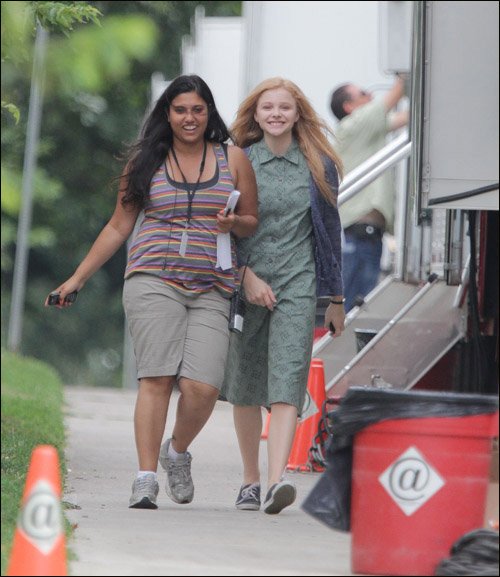 科洛·莫瑞兹现身新片《魔女嘉莉》片场 90后