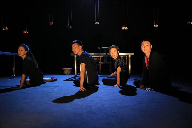 话剧《拉黑》重新定义看戏 新鲜玩法打碎幻觉！