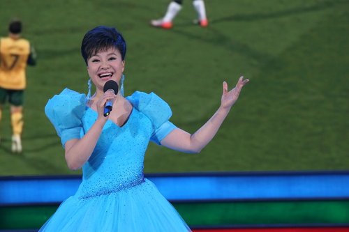 王丽达参加《球迷狂欢节》 称自己要变成真球迷