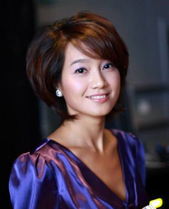 女主持地位尴尬机会少 沦为“花瓶”变“艺人”