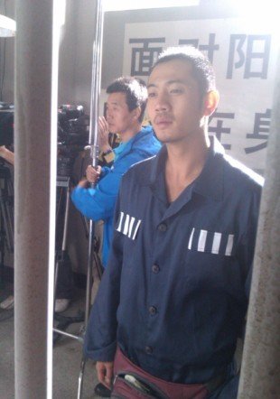 张天柏为拍《养女》放弃休假 被称最帅囚犯