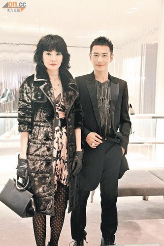 张曼玉吁新人不放弃 黄晓明视其为女神