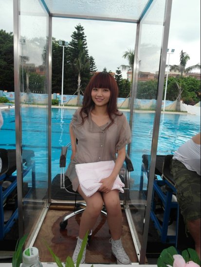 刘惜君录制《快乐邀请》 鬼马性格暴露无疑