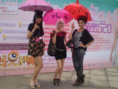“美女也疯狂”参赛 比基尼小姐大赛很疯狂 