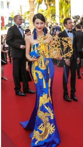 戛纳红毯惊现东方服饰 黄伊凡压轴引领中国风