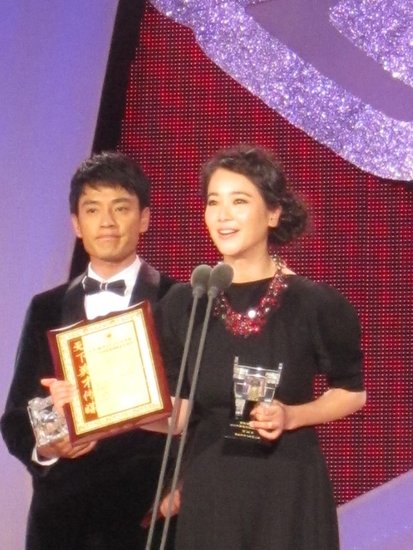左小青斩获华鼎最佳女演员奖 演技精湛实至名归