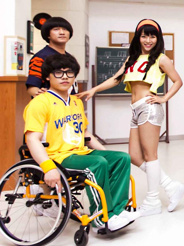 《高八度》转景上海 赵露青春演绎啦啦操女王