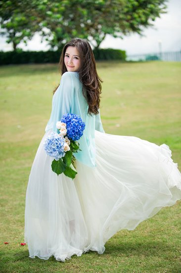 何洁发行新专辑《敢爱》 12月15日绍兴办签售会