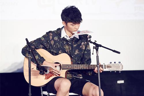 《一年级·大学季》 左溢深情演唱原创歌曲