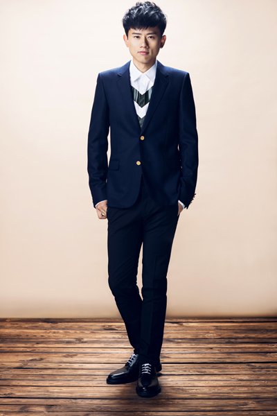 张杰芒果跨年庆祝出道十年 追看《爸爸》欲造