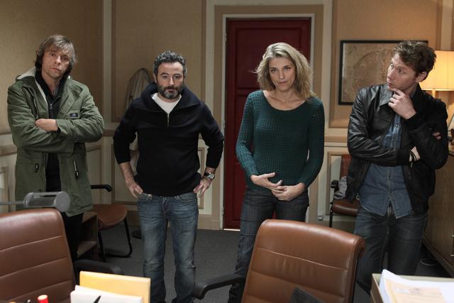 独家影评《她爱他》：脑残粉是如何觉醒的