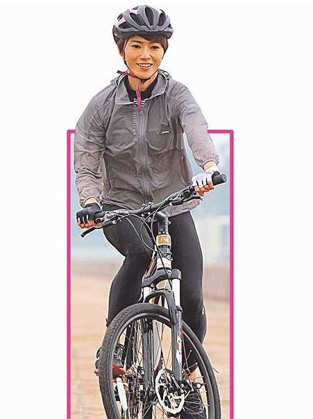 侯怡君自曝参加铁人三项赛 忍不住尿在裤子里