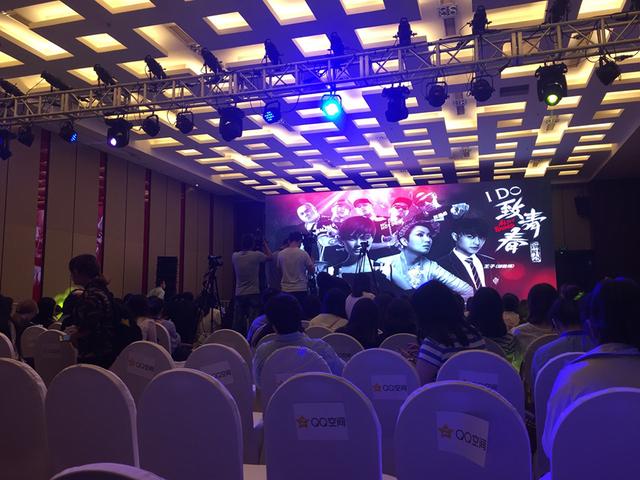 影唱齐聚上影节 吴亦凡刘亦菲亮相电影发布会