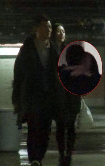 王菲助理谈李亚鹏激吻：已离婚 没什么可回应