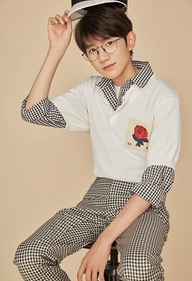 王源原创单曲《十七》将发 手绘封面展多面才能