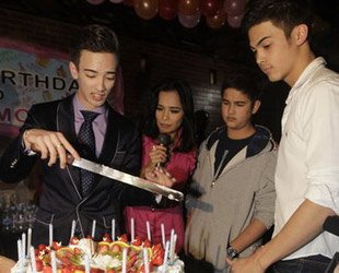 Wei Wei privaten Gebrauch für seinen Sohn Qingsheng gekleidet den liebevollen Kuss gewonnen
