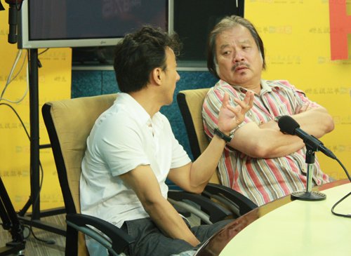 新李侠的扮演者赵立新近日与监制滕文骥,导演智磊共同做客北京文艺
