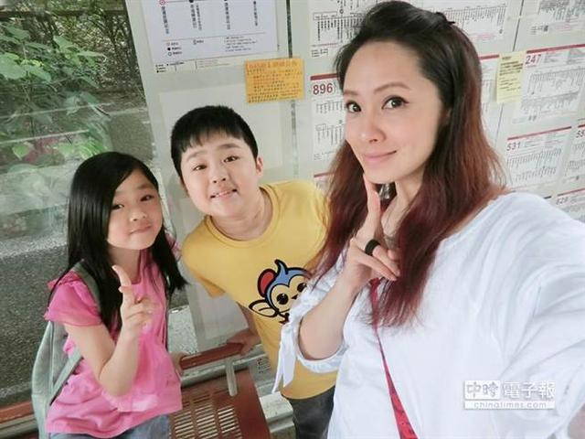 女星洪百榕儿子吃饭吐血 事后发文称吓屎