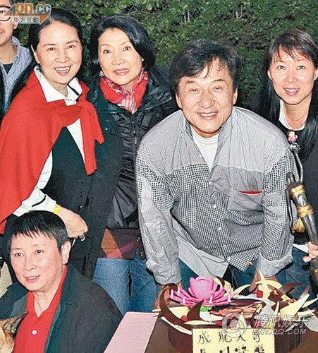 成龙庆58岁生日禁艳女 老婆林凤娇搞派对送惊喜