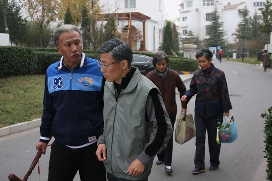 《金婚2》明晚播出 主演胡军父母亮相现场造势