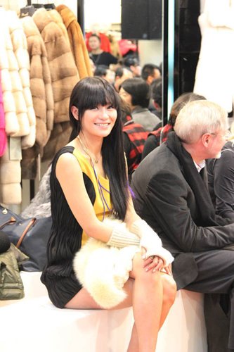 刘洋影子亮相时尚秀场 观看二十佳丽晋级赛