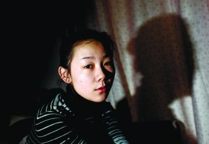 <em>女大学生</em>苏紫紫做裸模赚钱上学 校园展览引争